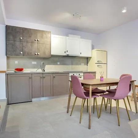 Oikos Daretsou * Theologos (Thasos)